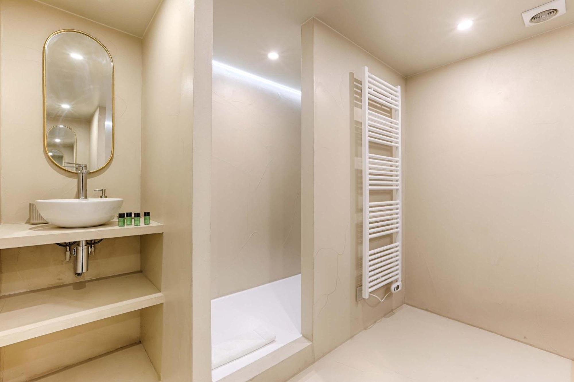 - Roquette - Marais Apartment *