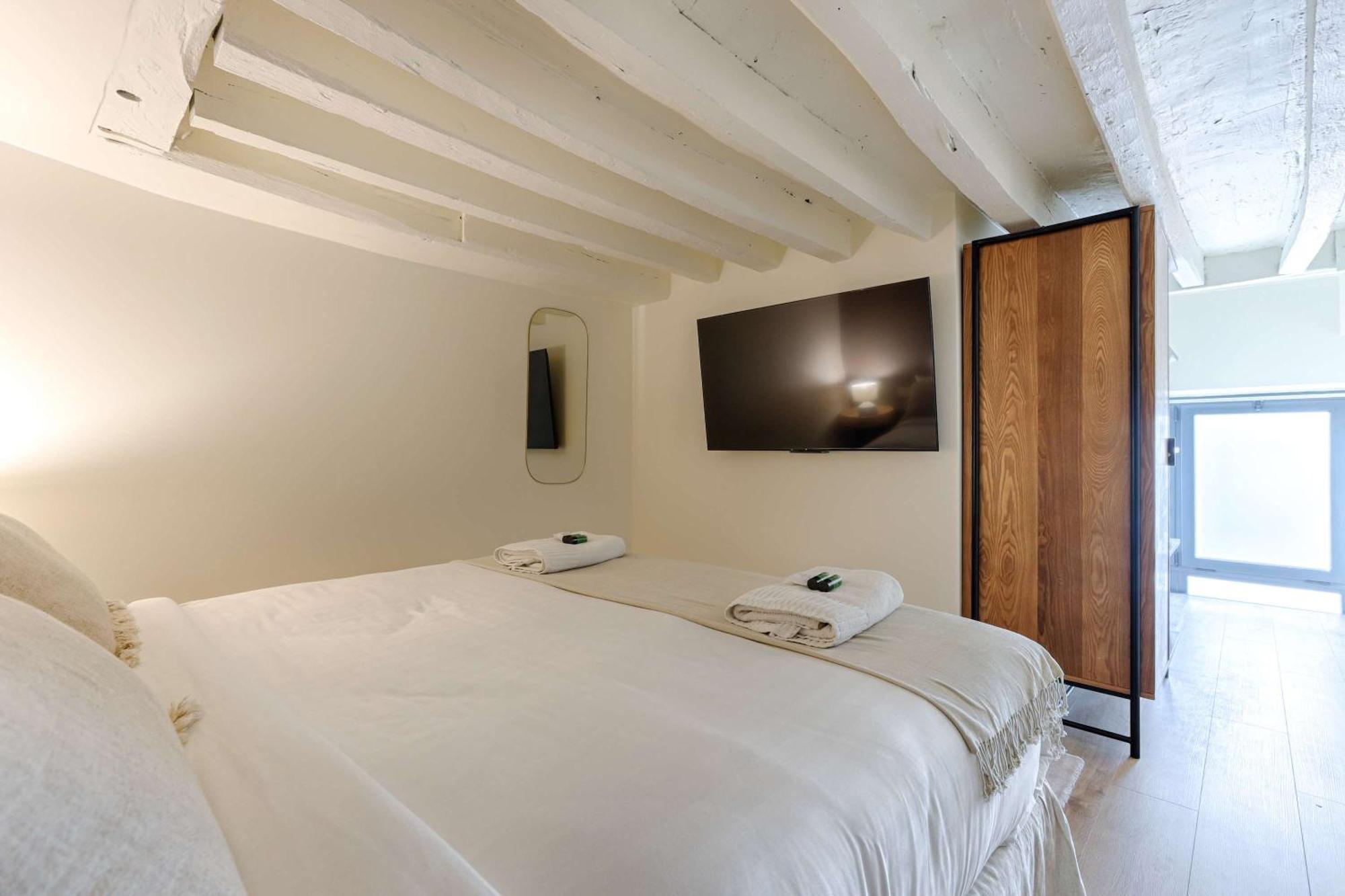 - Roquette - Marais Apartment *