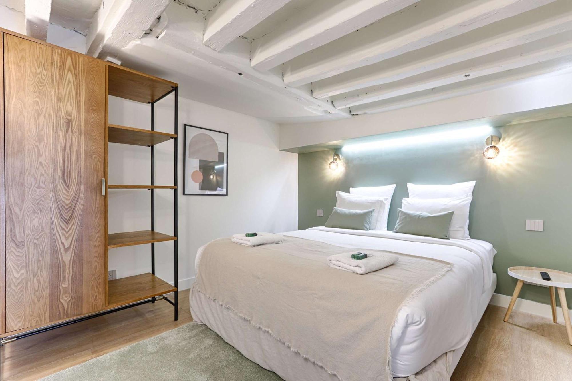 - Roquette - Marais Apartment Paris