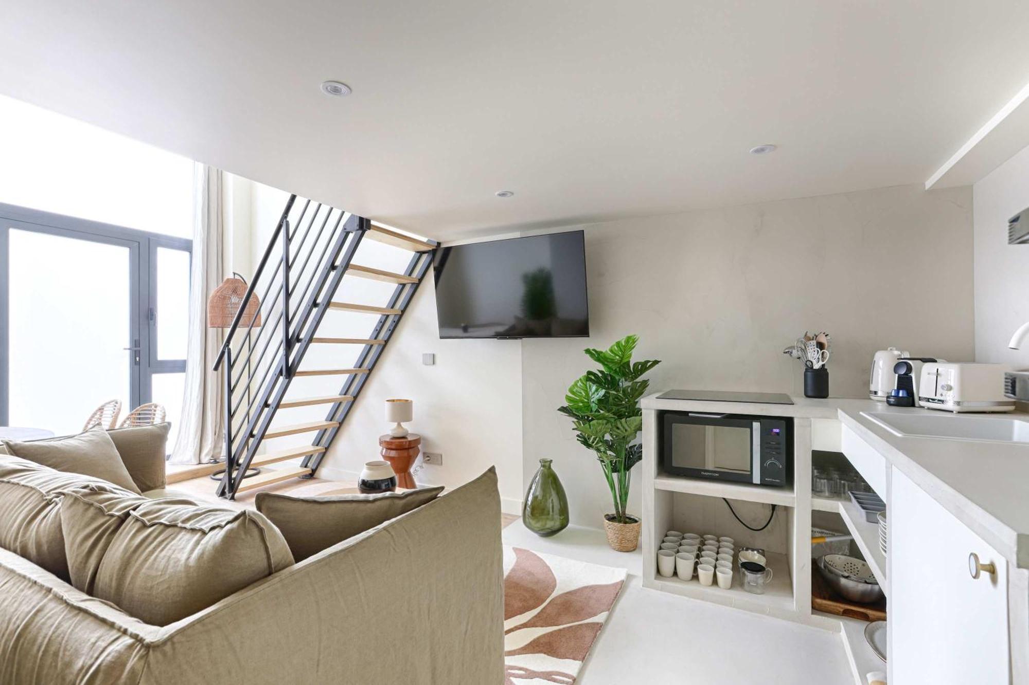 - Roquette - Marais Apartment Paris