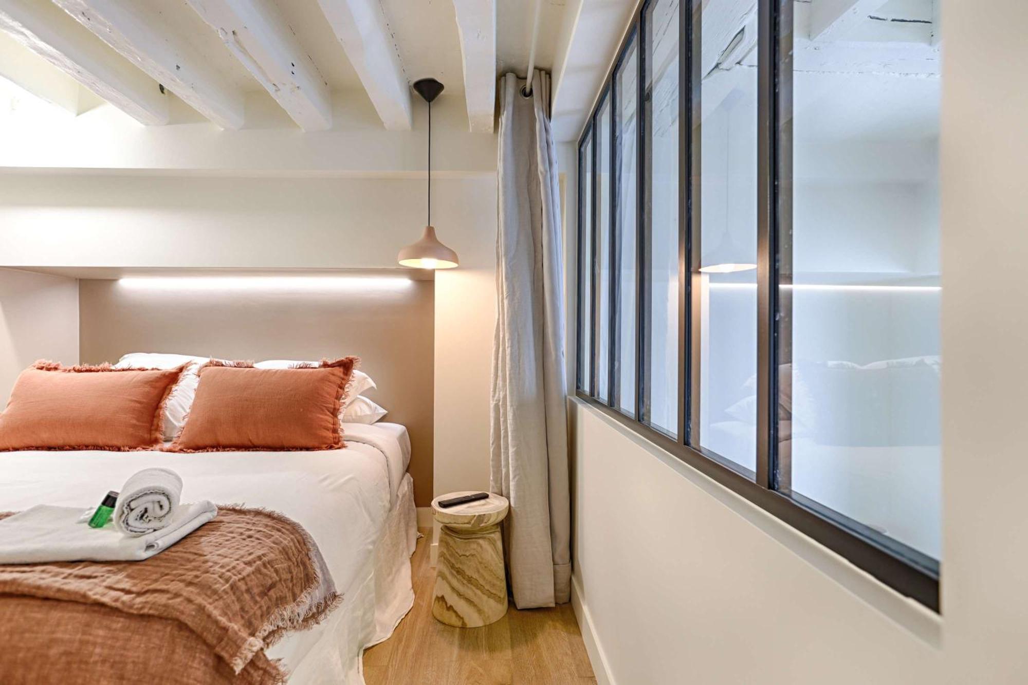 Apartment - Roquette - Marais